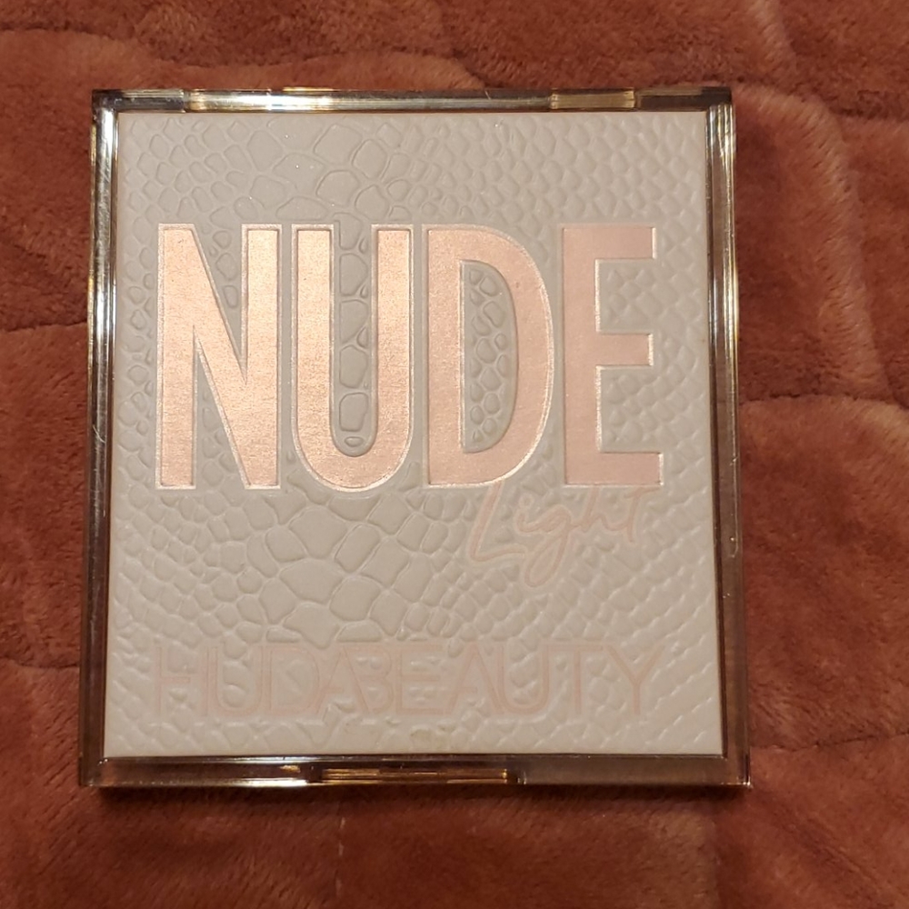 Huda Beauty Nude Light Palette